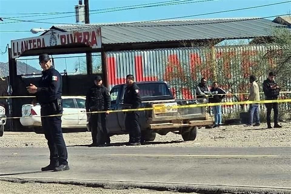 Una mujer perdió la vida mientras era trasladada al hospital para recibir atención médico. 