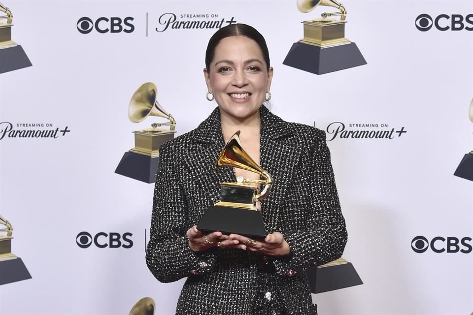 La cantante Natalia Lafourcade fue galardonada con el Premio Grammy al Álbum de rock latino; en 2023 también fue honrada con el Premio a Mejor Grabación Latina del Año.