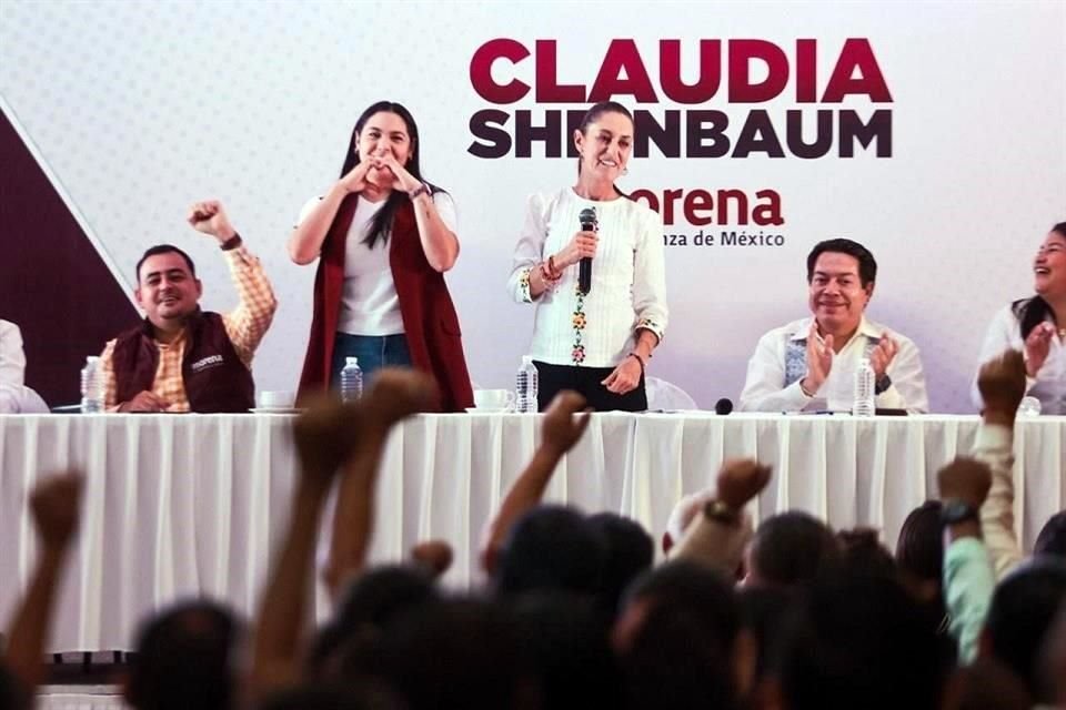 Claudia Sheinbaum se reunió con militantes de Morena en Colima.