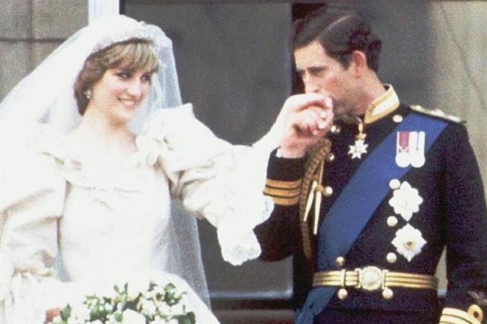 Diana estuvo a punto de cancelar su boda con el Príncipe Carlos pero su padre la convenció para que no lo hiciera.