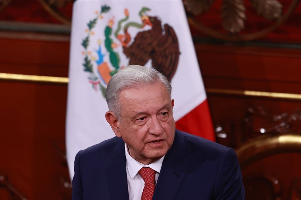 AMLO presentó paquete de 20 reformas con las que busca, entre otras acciones, eliminar a los organismos autónomos y dar pensiones dignas.