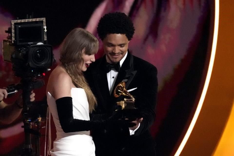 La noche de este domingo, Swift se convirtió en la primera artista en la historia en ganar cuatro veces el premio a Mejor Álbum del Año.