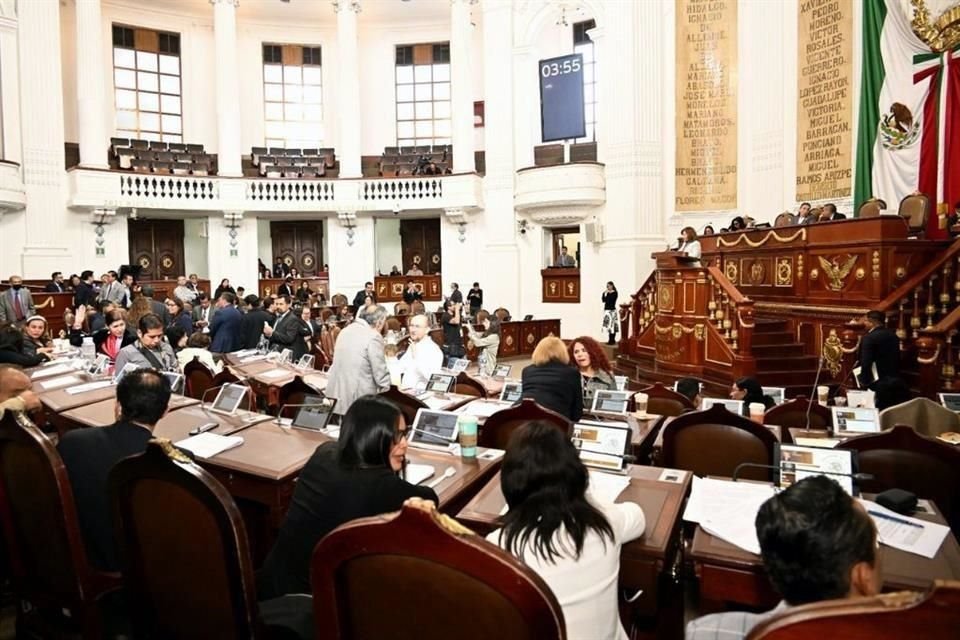 La actual legislatura del Congreso capitalino adeuda 32 leyes secundarias.