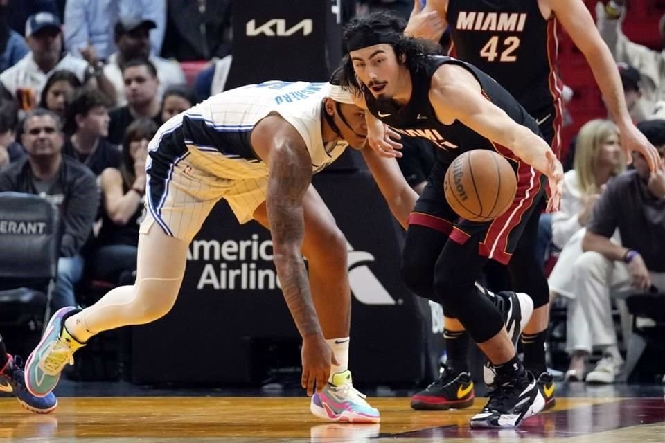 Jaime Jáquez Jr. aportó 12 puntos en el triunfo del Heat.