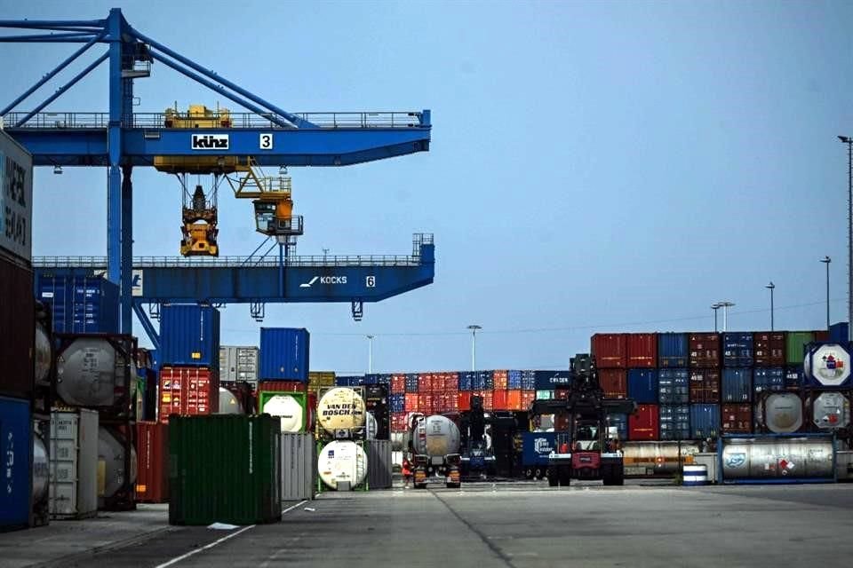 Las exportaciones de bienes y servicios totalizaron 277 mil 300 millones de dólares en junio.