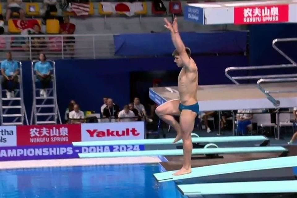 Olvera finalizó tercero con 498.40 pts en la gran final del trampolín 3m.