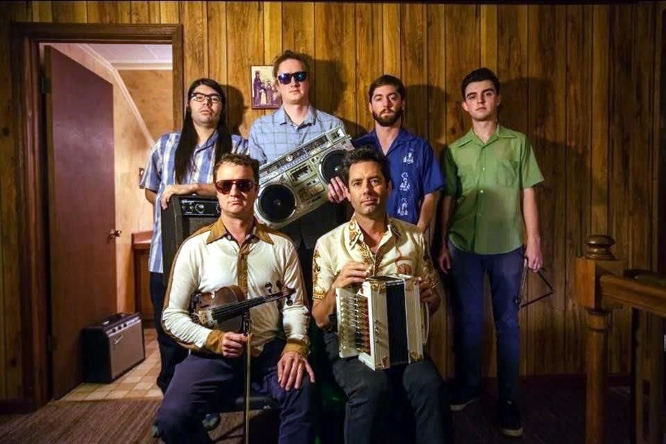 Lost Bayou Ramblers, fundada por los hermanos André y Louis Michot en 1999, canta en francés y recupera la cultura de Luisiana 'entre lo cajún y lo criollo'.