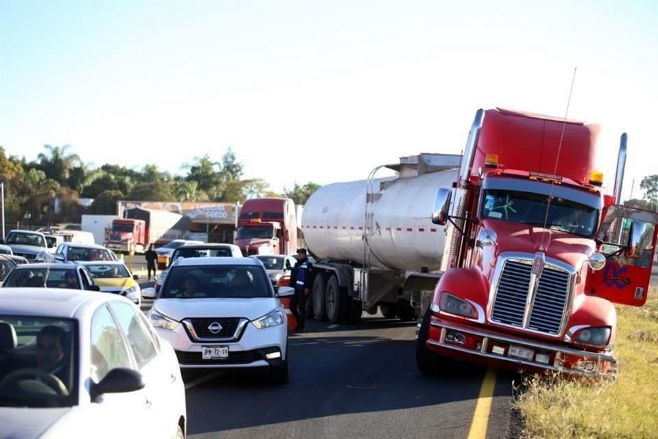 Transportistas protestaron con caravanas en distintas carreteras del País para exigir seguridad el pasado 5 de febrero.