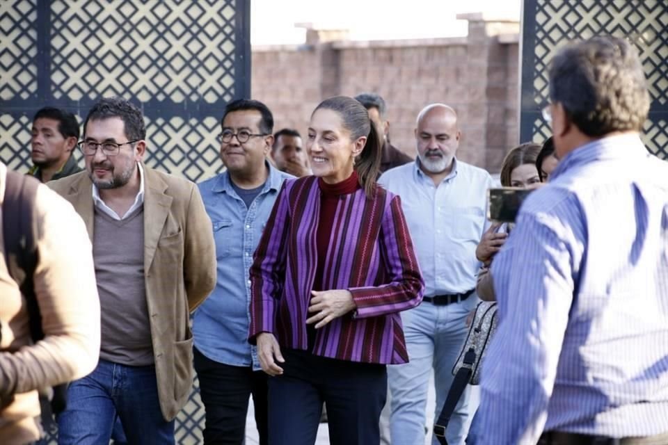 Claudia Sheinbaum en mesa de diálogo con medios de comunicación en la ciudad de Pachuca, Hidalgo