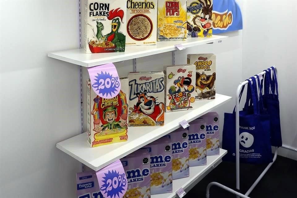 Proyecto E.M.E montó un pequeño supermercado donde vende sus 'E.M.E Flakes', cereal rico en azúcares, vitaminas y 'una vida de artista con precariedades y satisfacciones varias'.