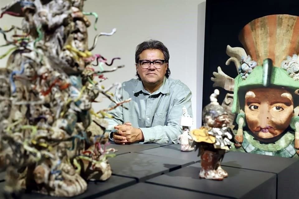 La exposición de ORLAN dialoga con obras de artistas mexicanos como Demián Flores.
