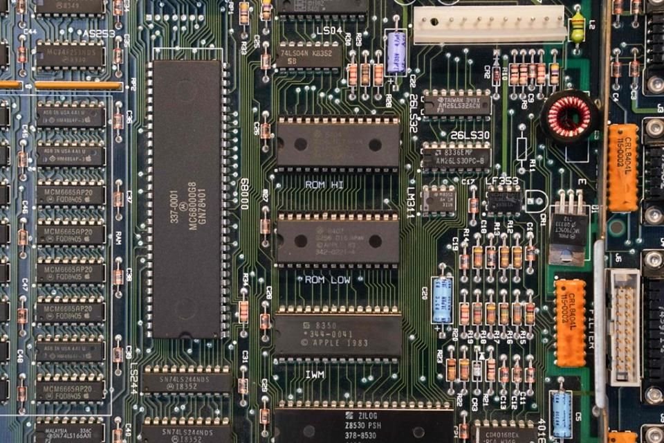 Los chips especializados para uso de la IA representarán 11 por ciento del total del mercado de semiconductores en el mundo en 2024, estimó la consultora.