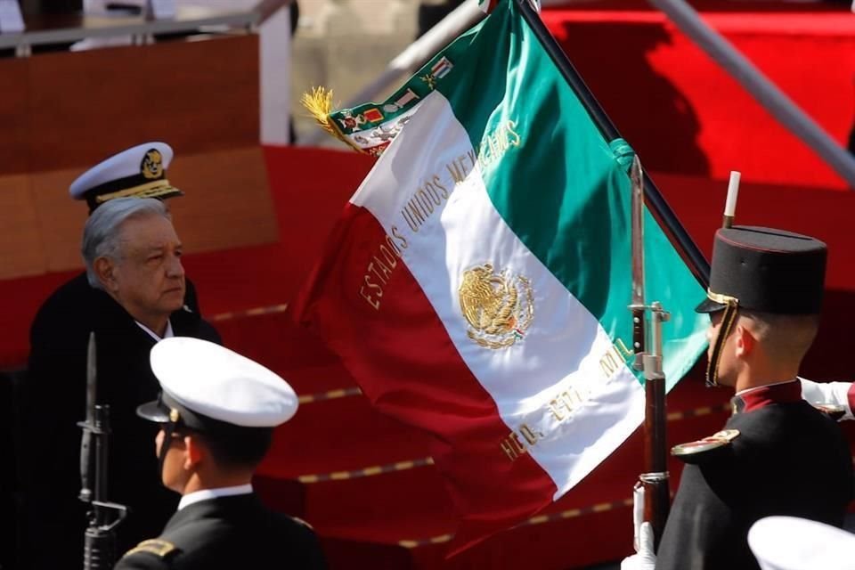 El Presidente López Obrador encabezó su última Marcha de la Lealtad.