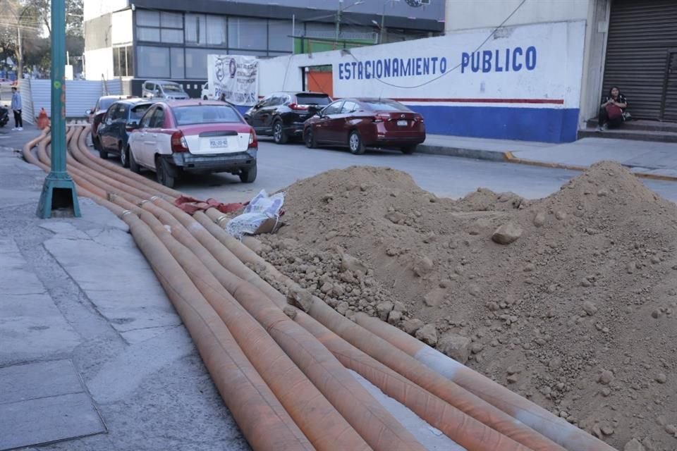 Habitantes aledaños señalaron que los trabajos de construcción han afectado inmuebles cercanos.