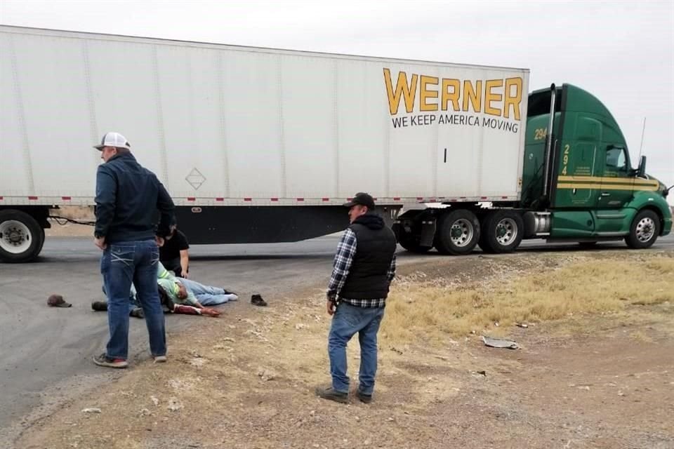 El chofer de un tráiler fue herido de bala en un asalto.