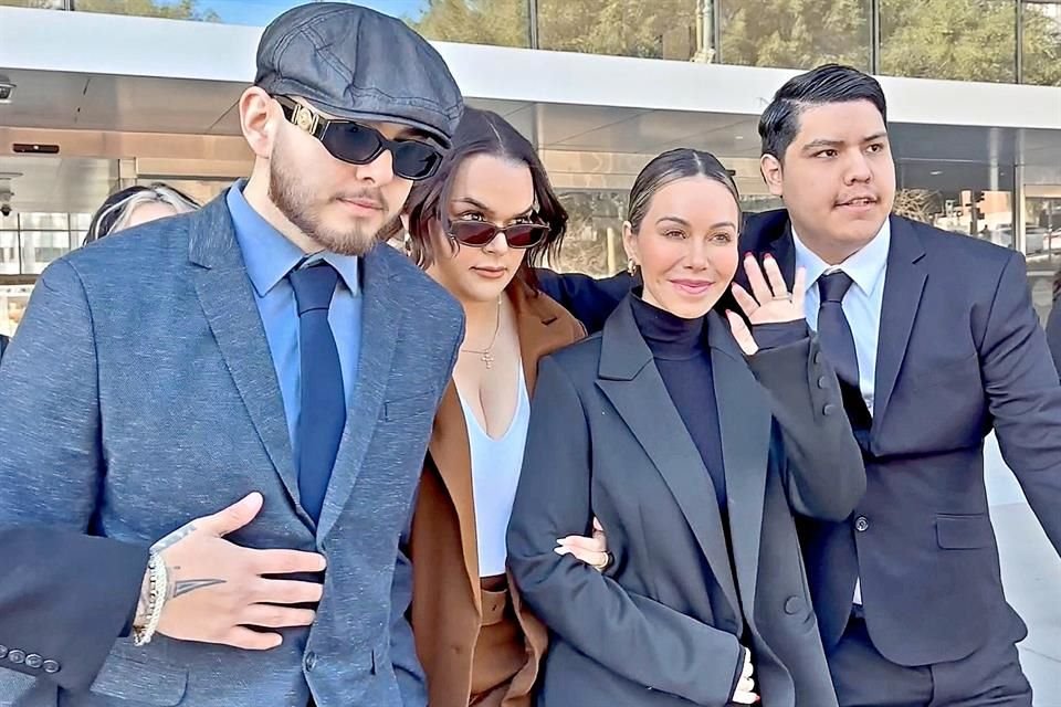 Los hijos de Jenni Rivera celebraron que proceda el juicio en contra de su abuelo Pedro Rivera por la música de 'La Diva de la Banda'.