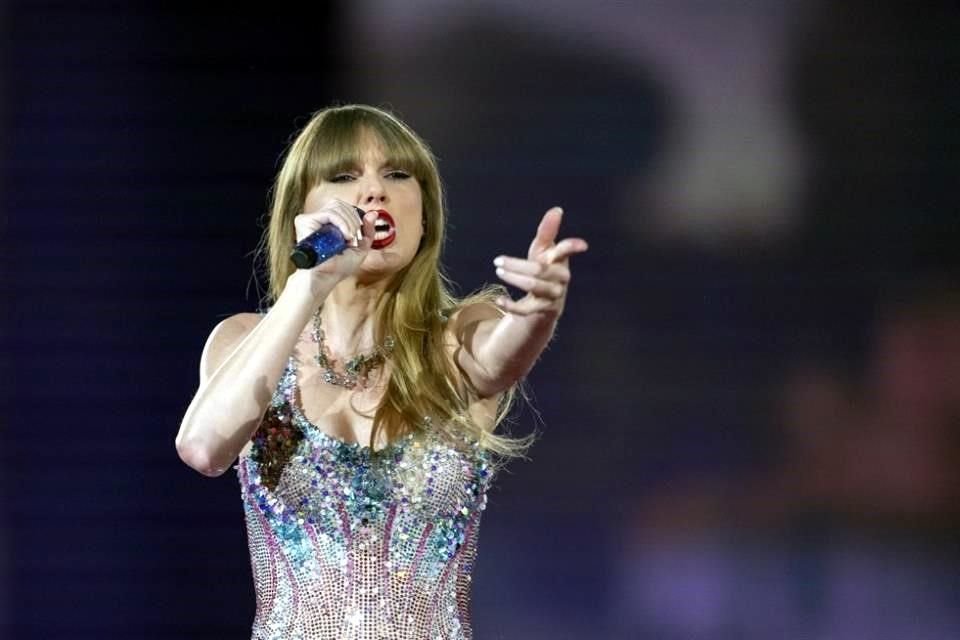 Luego de dar un concierto en Tokio, Taylor Swift ya viaja a Las Vegas para estar en el Super Bowl LVIII con su pareja, Travis Kelce.