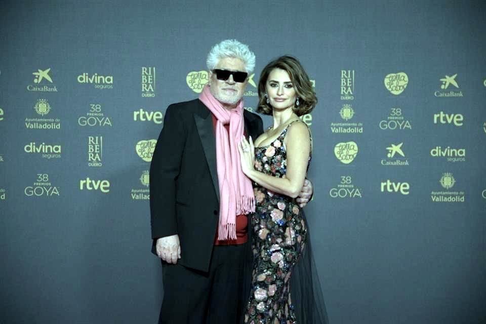 Pedro Almodóvar y Penelope Cruz posaron juntos en la gala del Goya.