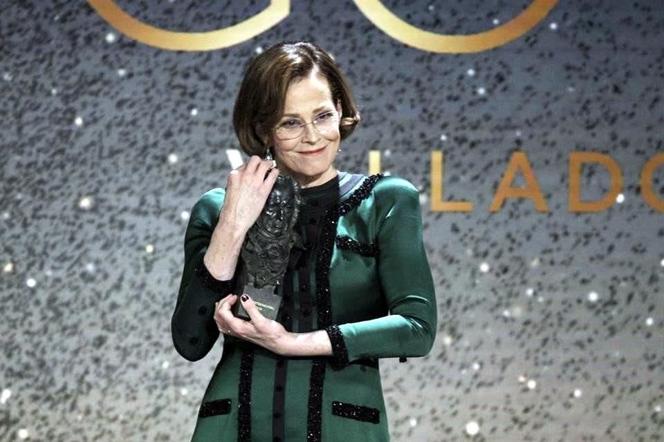 La actriz Sigourney Weaver recibió el Goya Internacional.