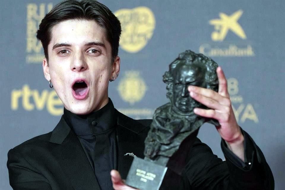 El actor Matías Recalt ganó Mejor actor revelación por 'La Sociedad de la Nieve'.