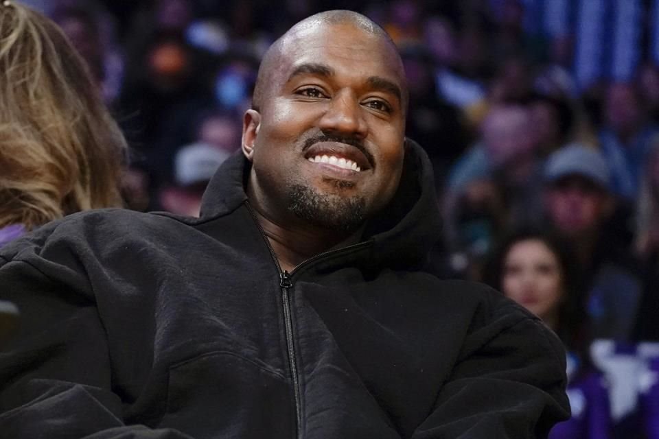 Kanye West dio una fiesta en Chicago para presentar su nuevo álbum 'Vultures'.