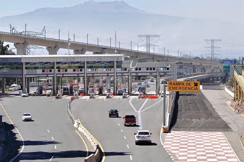 Pese a que está prohibido, transportistas denuncian cobros superiores a los $500 mil por utilizar rampas de emergencia en carreteras.