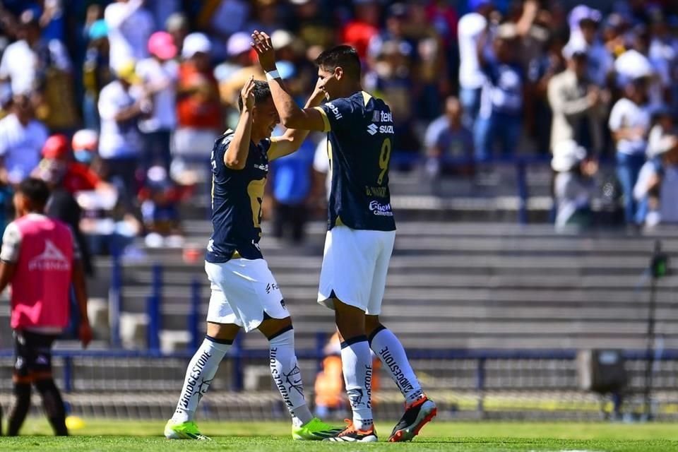 Alí Ávila y Guillermo Martínez comandaron la goleada de los Pumas al Puebla en un juego pasado por sol en Ciudad Universitaria.