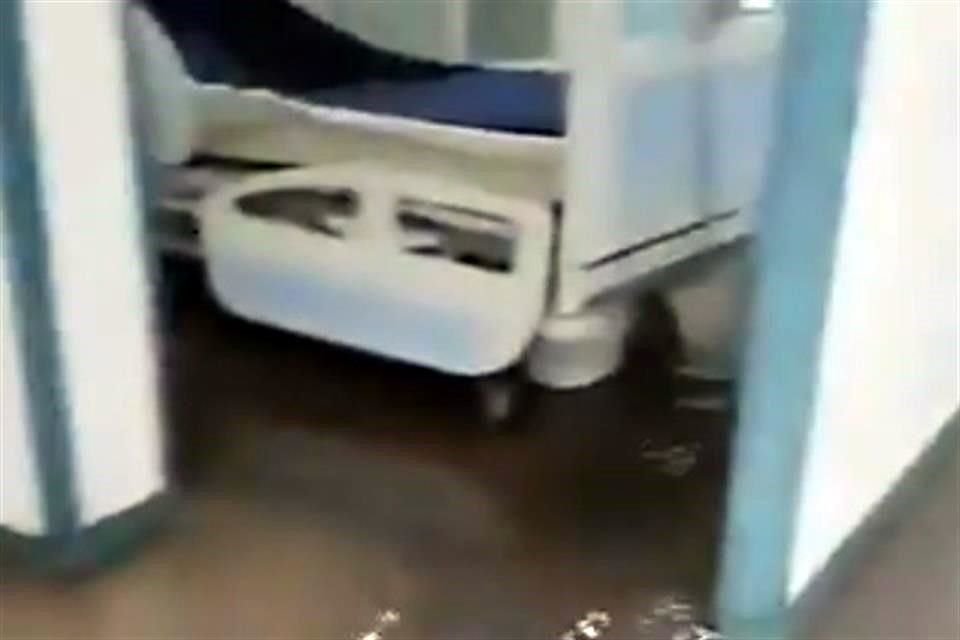 Inundación en el Hospital de Atizapán de Zaragoza.