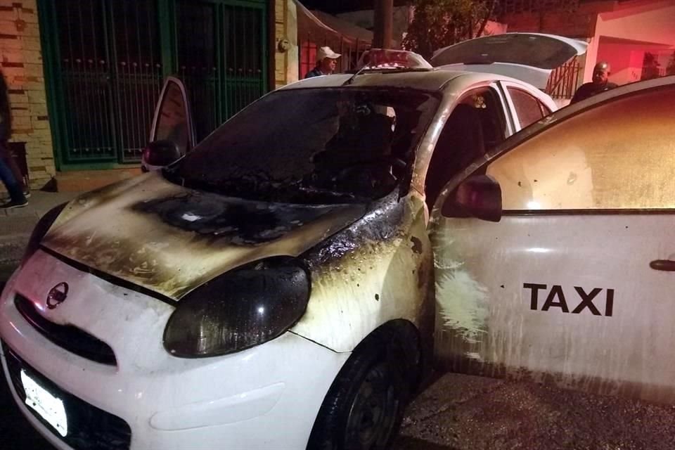 Entre los vehículos incendiados está dos taxis, cinco autobuses.