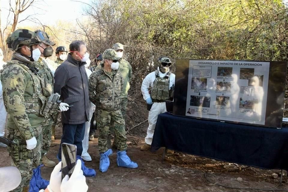 El titular de la Semar, Rafael Ojeda Durán, y el Gobernador Alfonso Durazo, realizaron este domingo un recorrido en el lugar para revelar el hallazgo.