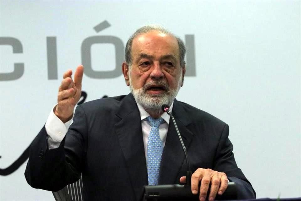 El empresario Carlos Slim Helú calificó como excesivo el poder, la autoridad y facultades que tienen las Fuerzas Armadas en México.