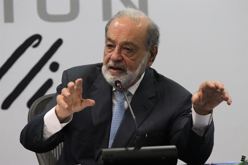 El empresario Carlos Slim dio una conferencia de prensa en compañía de Arturo Elías Ayub para hablar de negocios y telecomunicaciones en el Centro Inbursa.