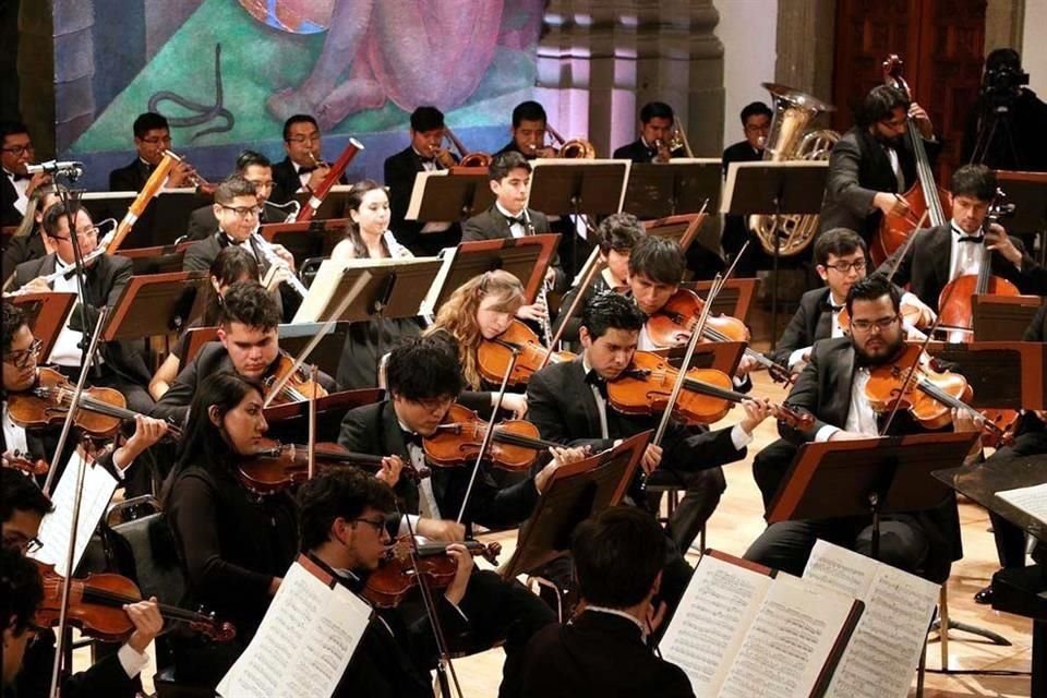 La obra 'Mutación, Concierto para guitarra eléctrica, piano y orquesta', de Carlo Ayhllón será interpretada por la Orquesta Juvenil Universitaria Eduardo Mata (OJUEM).