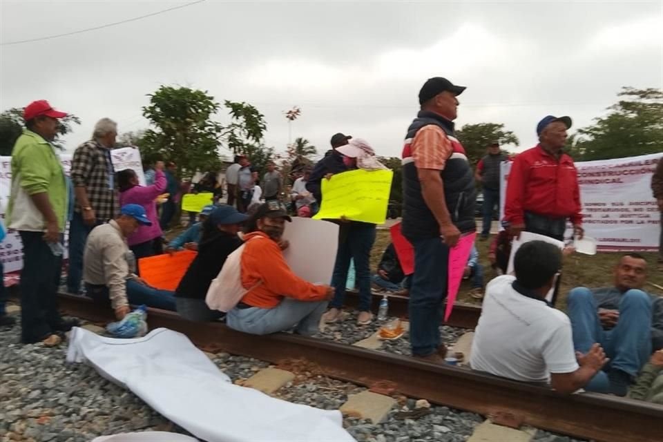 Los bloqueos son encabezados por el Frente Ferrocarrilero de Reconstrucción Sindical (FERRO), que aglutina a varias organizaciones de jubilados.