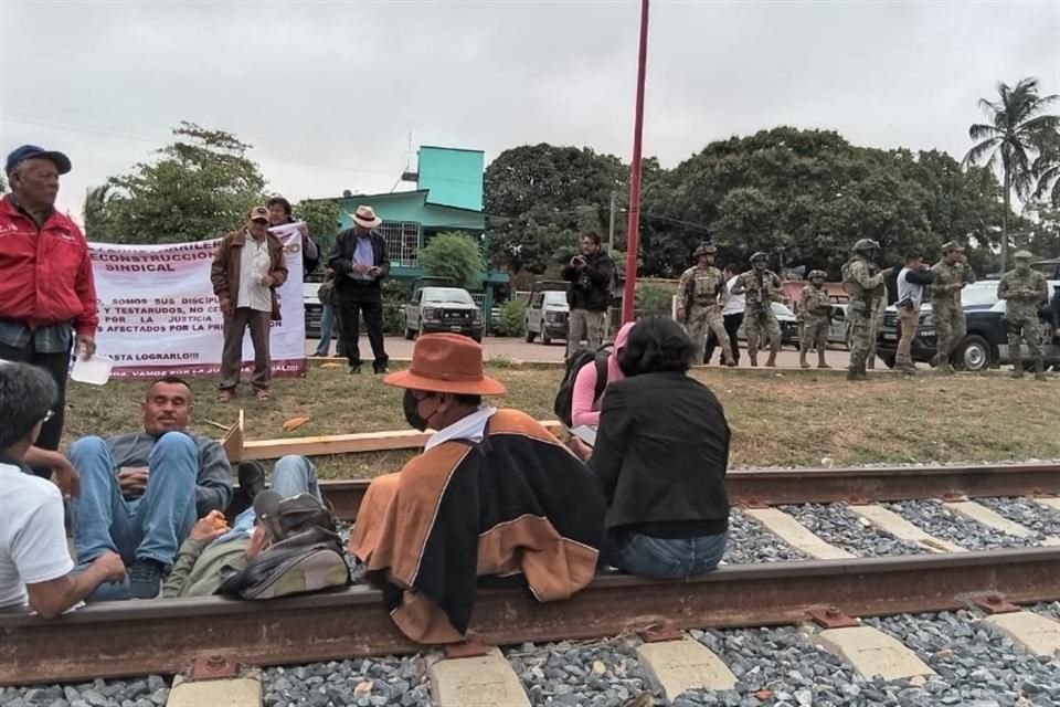 Las protestas son parte de una jornada de movilizaciones que los inconformes también llevarán a cabo, además, en diversos puentes fronterizos de Tamaulipas, anunciaron.