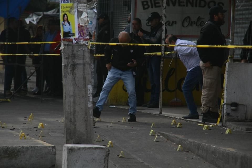 Dos empleados de una empresa de valores fueron asesinados a balazos por alrededor de siete sujetos, quienes robaron más de 7 millones de pesos en la Colonia Lomas de Polanco, en Guadalajara.