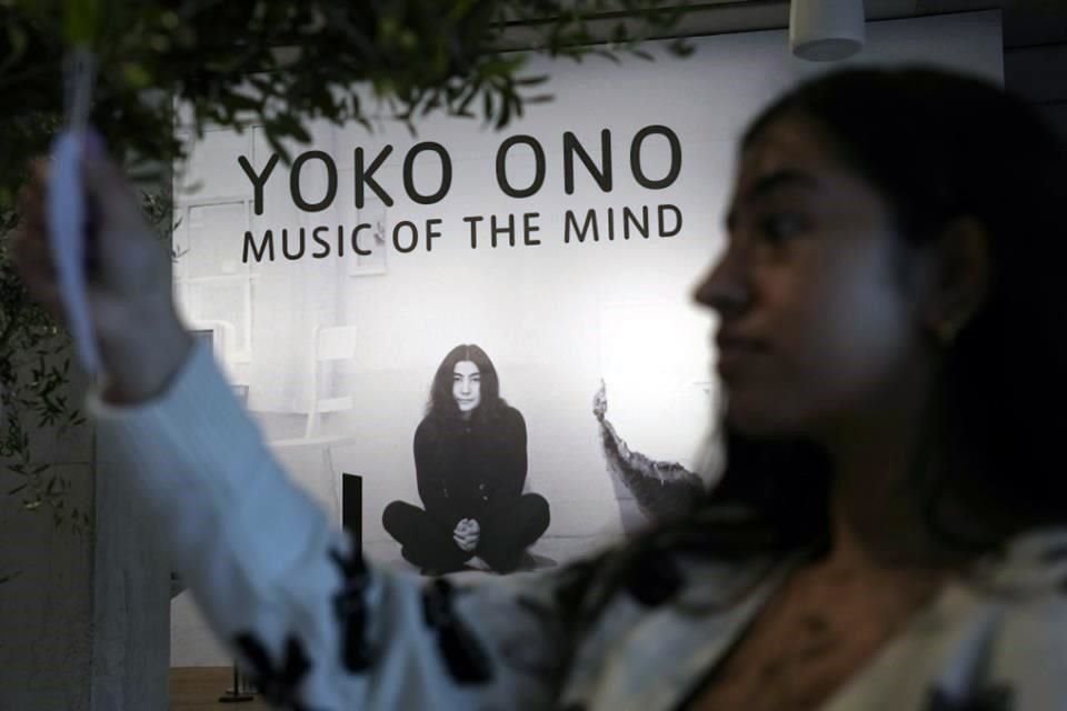 La retrospectiva de Yoko Ono llega unos días antes de su cumpleaños 91, que celebrará el 18 de febrero.