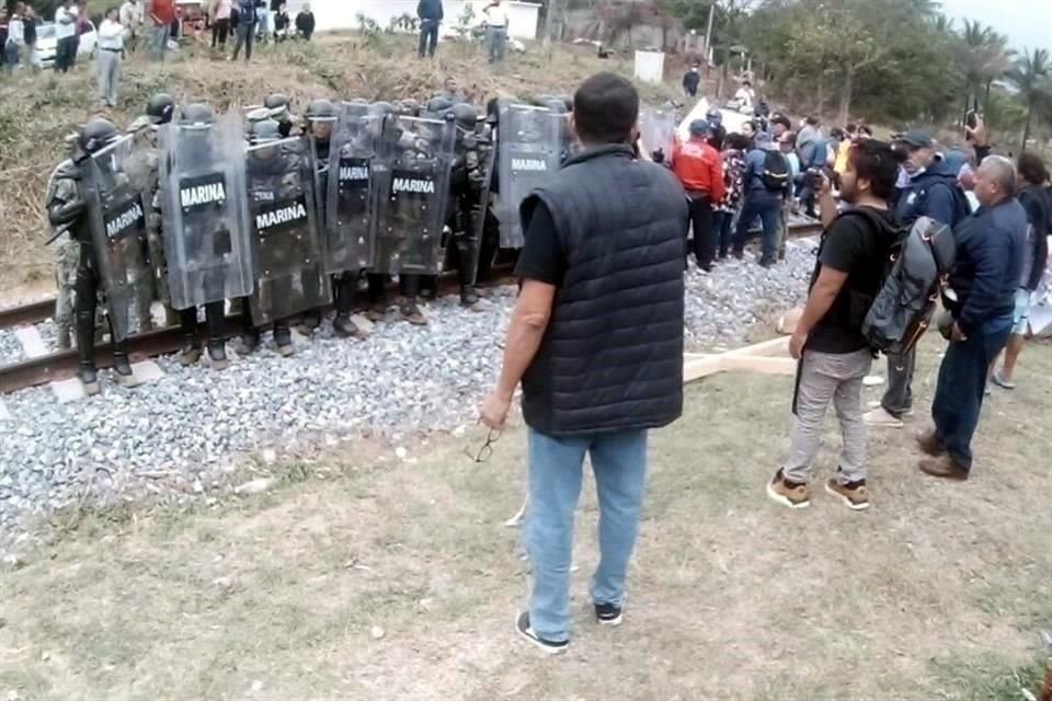 La protesta en este punto fue dispersada por elementos locales, en conjunto con Fuerzas Armadas, lo que provocó tensiones.