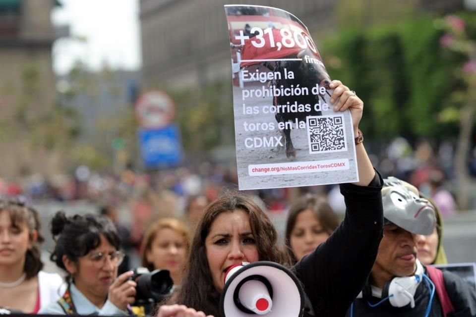 Urgieron a prohibir las corridas de toros.