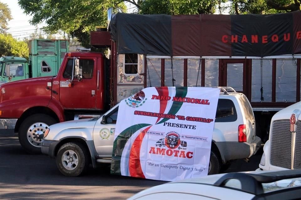 El Presidente López Obrador acusó que las protestas de transportistas tienen propósitos politiqueros y afirmó que no se dejarán chantajear.