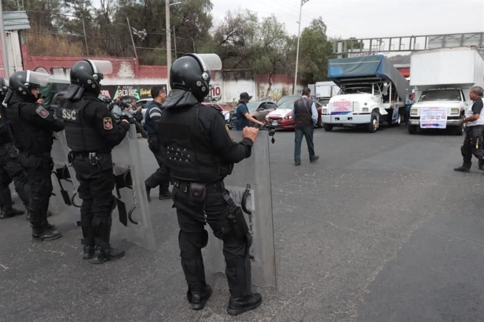 Bloqueo de transportistas en la México - Pachuca, antes de Indios verdes