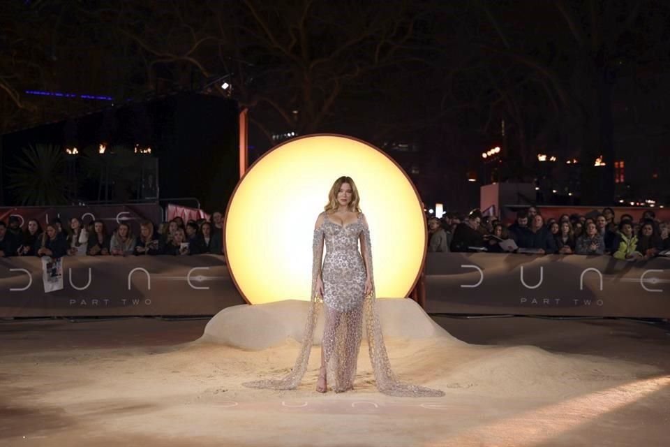 Lea Seydoux posó deslumbrante en la alfombra roja de Londres.