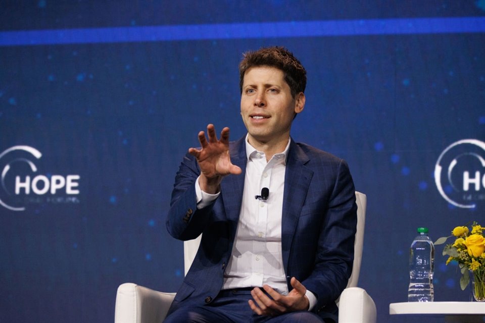 Sam Altman, CEO de OpenAI, dijo que consideran prohibir el uso de sus herramientas en las campañas políticas.