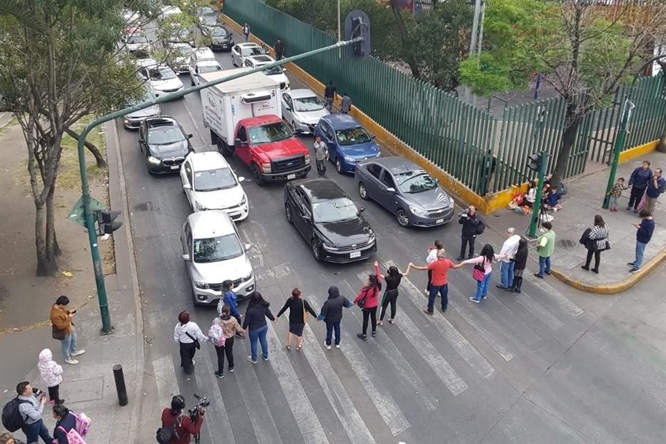 'Queremos saber qué riesgos tenemos por vivir sobre esta falla', comentó la vecina Mayra Montoya.