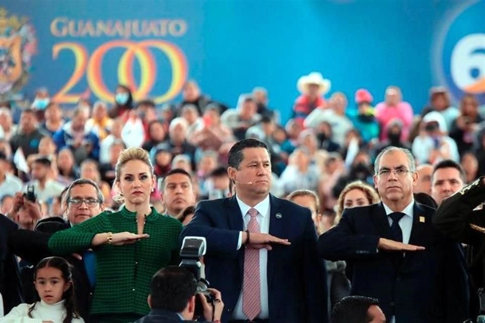 Al rendir su sexto informe de Gobierno en la Velaria de la Feria Estatal de León, en medio de asistentes con lonas y paraguas por la lluvia, el Mandatario panista habló de logros y preocupaciones.