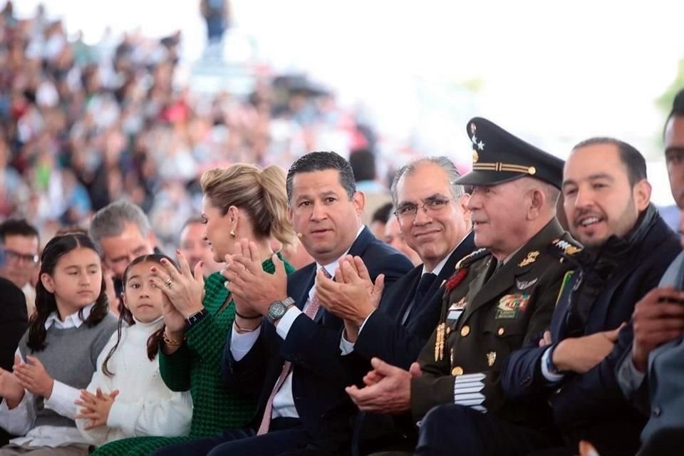 Rodríguez Vallejo refirió que entre sus preocupaciones y 'ocupaciones' está la sequía en el campo, lo vacío de las presas, el empleo y también externó su inquietud por la inseguridad.