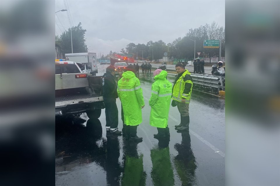 Las lluvias que se han reportado en CDMX desde esta mañana han provocado encharcamientos en varias zonas de la capital, según autoridades.