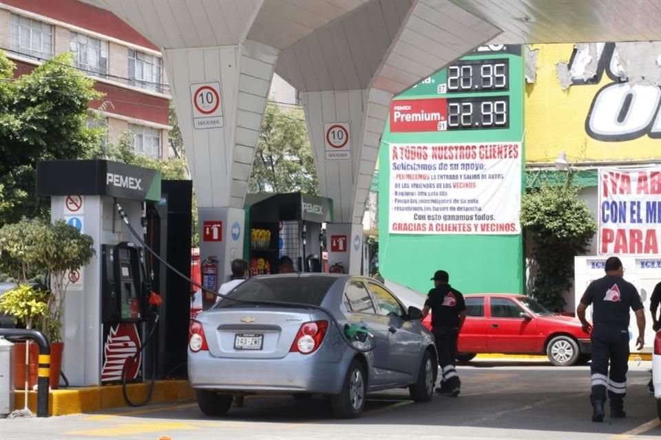 En la metrópoli operan mil 97 estaciones y únicamente en 16 por ciento funcionan los sistemas diseñados para controlar las emisiones evaporativas que salen de pistolas y los ductos despachadores.