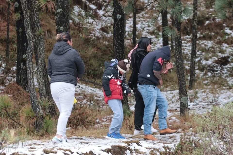 Las lluvias del viernes por la noche se tornaron en nieve.