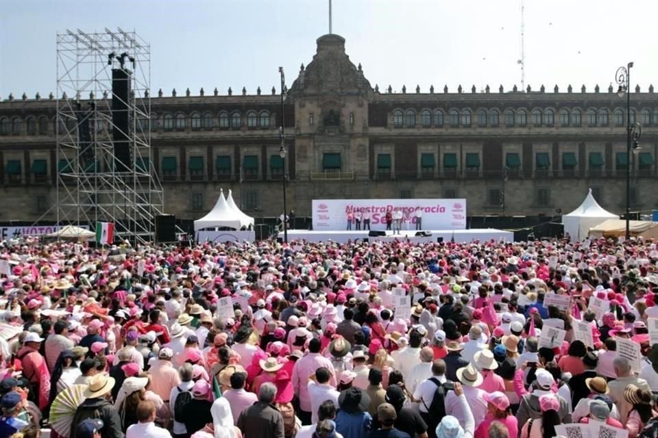 Organizadores de la 'Marcha por la democracia ciudadana' aseguraron que las protestas se replicaron en todo el País, y que en el Zócalo, se registró asistencia de 700 mil personas.